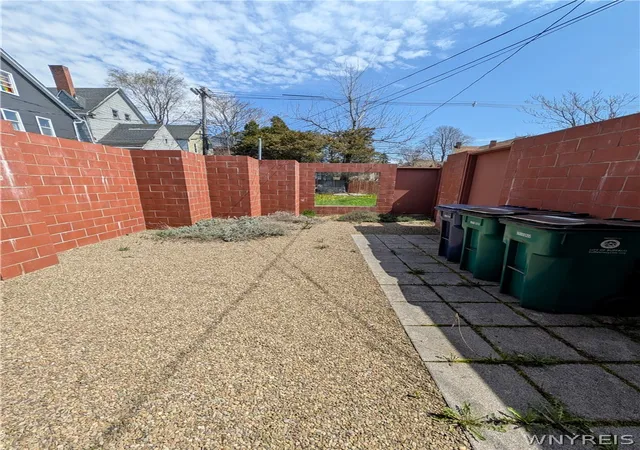 28th image of 577 Niagara St, Buffalo, NY 14201 | MLS# B1676070