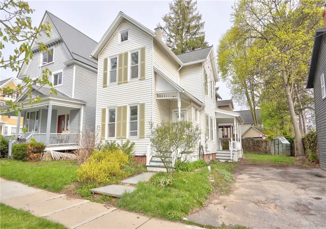 Homes for sale in Geneva City, NY | 282 Washington St St, Geneva City, NY 14456 | MLS# R1675178