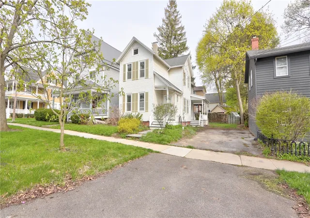 Homes for sale in Geneva City, NY | 282 Washington St St, Geneva City, NY 14456 | MLS# R1675178