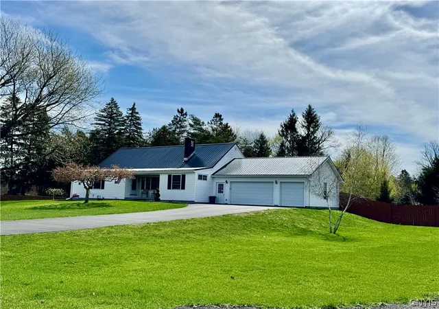 Homes for sale in New Hartford, NY | 87 Clinton St, New Hartford, NY 13417 | MLS# S1676025