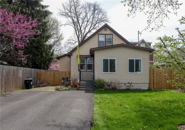 2nd image of 113 W York St, Ithaca, NY 14850 | MLS# R1676034
