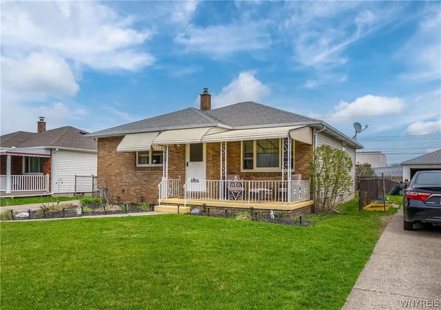 2nd image of 23 Laura Ct, Cheektowaga, NY 14227 | MLS# B1676322