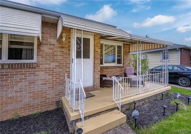 4th image of 23 Laura Ct, Cheektowaga, NY 14227 | MLS# B1676322