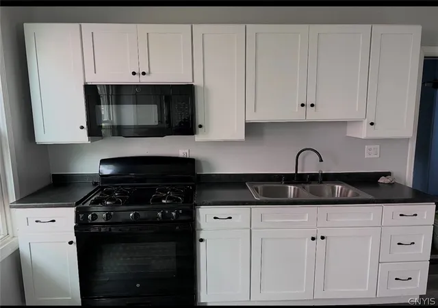 10th image of 709 Oak St, Syracuse, NY 13203 | MLS# S1676047