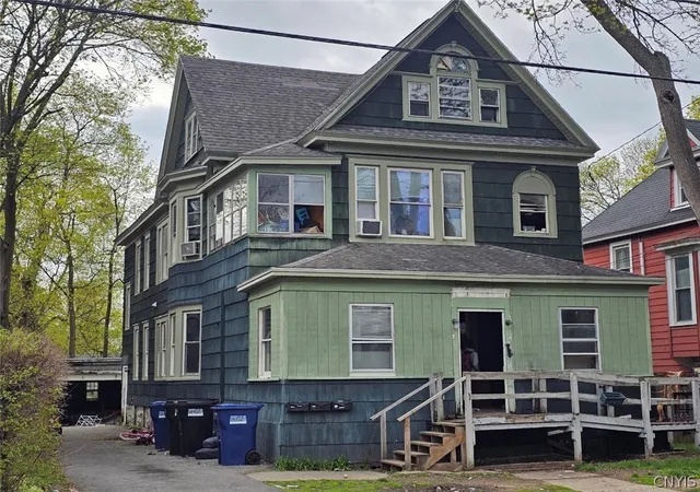 1st image of 709 Oak St, Syracuse, NY 13203 | MLS# S1676047
