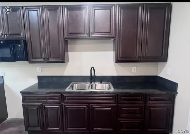 Listing Photo 4 - Condo for sale in building located at 709 Oak St, Syracuse, NY 13203