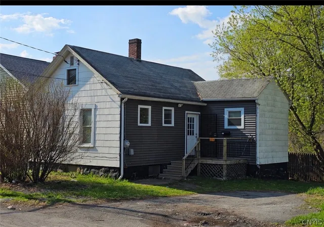 1st image of 315 Spring St, Syracuse, NY 13208 | MLS# S1676432