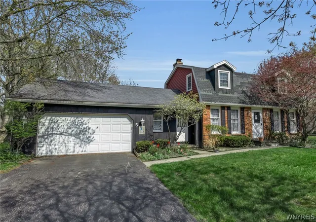 3rd image of 5 Burning Bush, Orchard Park, NY 14127 | MLS# B1676382