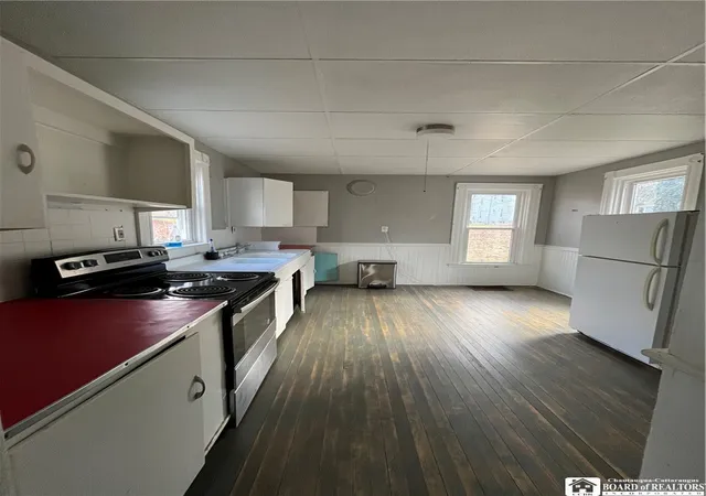 Photo 3 of Single family home for sale at 42 Wescott St, Jamestown, NY 14701 | MLS# R1676452 | Listing updated on 2026-06-15