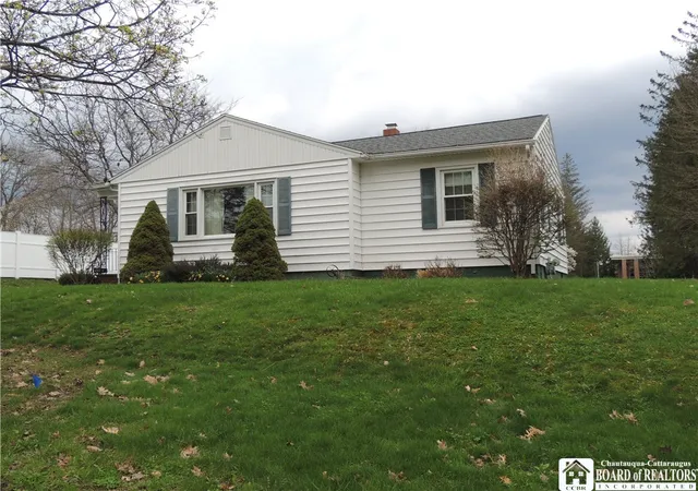 3rd image of 124 Niagara Ave, Jamestown, NY 14701 | MLS# R1672896