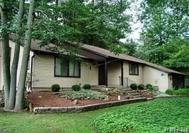 1st image of 180 Paradise Rd, East Amherst, NY 14051 | MLS# B1676442