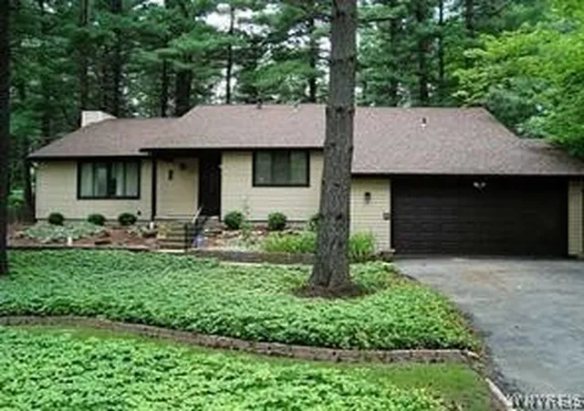 2nd image of 180 Paradise Rd, East Amherst, NY 14051 | MLS# B1676442