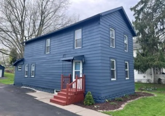 Photo 2 of Single family home for sale at 152 Cottage St, Auburn, NY 13021 | MLS# R1676608 | Listing updated on 2026-07-28