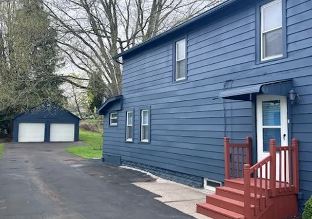 Photo 3 of Single family home for sale at 152 Cottage St, Auburn, NY 13021 | MLS# R1676608 | Listing updated on 2026-07-28