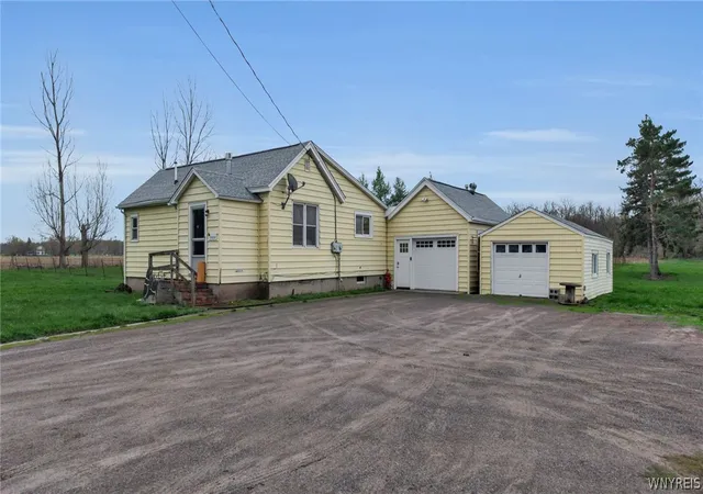 Homes for sale in Shelby, NY | 10826 Maple Ridge Rd, Shelby, NY 14103 | MLS# B1676625