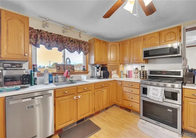 Homes for sale in Shelby, NY | 10826 Maple Ridge Rd, Shelby, NY 14103 | MLS# B1676625