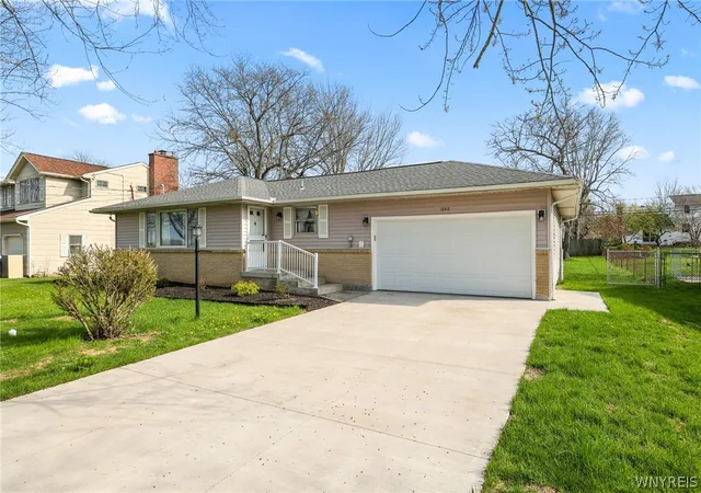 Homes for sale in Grand Island, NY | 1848 Bedell Rd, Grand Island, NY 14072 | MLS# B1675930