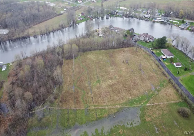 Photo 3 of House for sale at 10275 Caughdenoy Rd, Brewerton, NY 13029 | MLS# S1676834 | Listing updated on 2026-04-27