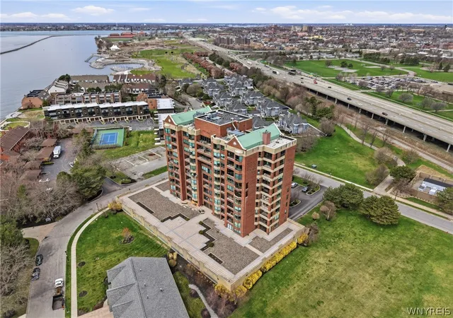 32nd image of 207 Admirals Cir, Buffalo, NY 14202 | MLS# B1676967