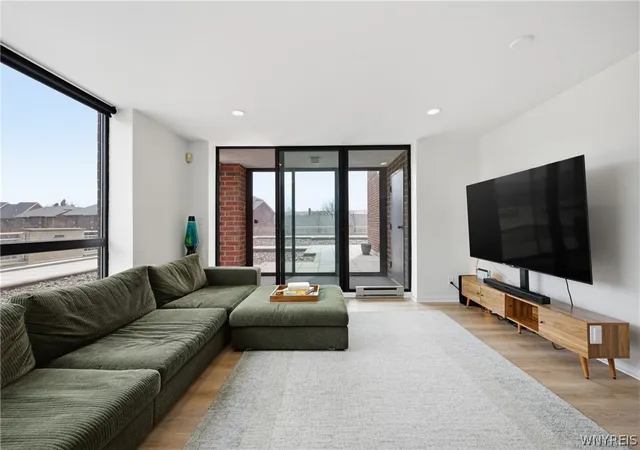 5th image of 207 Admirals Cir, Buffalo, NY 14202 | MLS# B1676967