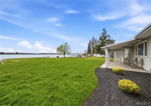 3rd image of 2484 River Rd, Wheatfield, NY 14304 | MLS# B1676923