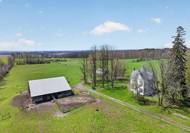 Photo 3 of Single family home for sale at 2375 Benson Rd, Skaneateles, NY 13152 | MLS# S1676685 | Listing updated on 2026-05-18