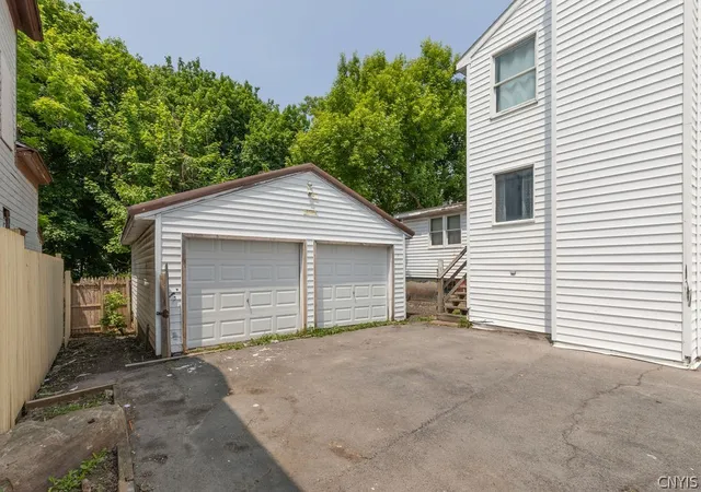 3rd image of 417 Kirkpatrick St, Syracuse, NY 13208 | MLS# S1677021