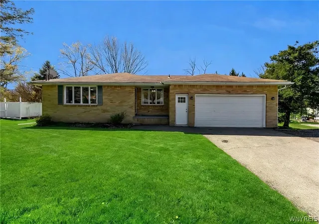 Homes for sale in Grand Island, NY | 2616 Stony Point Rd, Grand Island, NY 14072 | MLS# B1677231