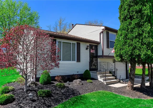 Photo 3 of Sale Pending at 4246 Mistymeadow Ln, Hamburg, NY 14075 | MLS# B1677087 | Listing updated on 2026-05-29
