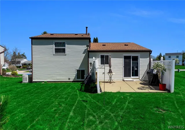 Photo 4 of Sale Pending at 4246 Mistymeadow Ln, Hamburg, NY 14075 | MLS# B1677087 | Listing updated on 2026-05-29