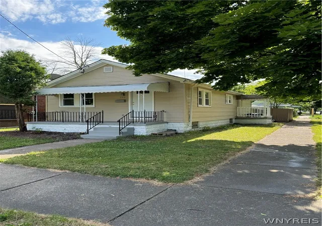 Photo 3 of Single family home for sale at 360 38th Street, Niagara Falls, NY 14303 | MLS# B1676147 | Listing updated on 2026-04-29