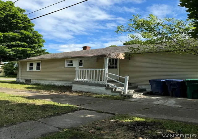 Photo 3 of Single family home for sale at 360 38th Street, Niagara Falls, NY 14303 | MLS# B1676147 | Listing updated on 2026-04-29