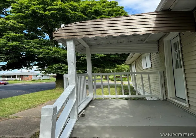 Photo 4 of Single family home for sale at 360 38th Street, Niagara Falls, NY 14303 | MLS# B1676147 | Listing updated on 2026-04-29