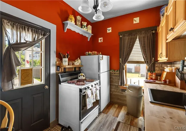 Homes for sale in Oneida, NY | 117 W Walnut St, Oneida, NY 13421 | MLS# S1677171