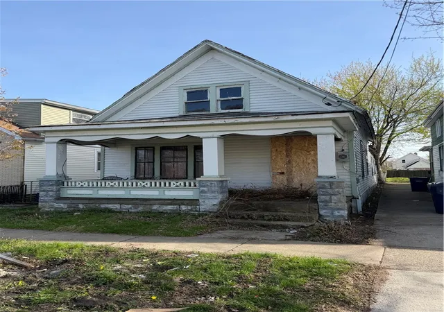 Homes for sale in Buffalo, NY | 703 Perry St, Buffalo, NY 14210 | MLS# R1676526