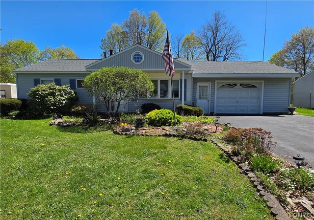 Homes for sale in Whitestown, NY | 18 Walnut Dr, Whitestown, NY 13492 | MLS# S1677406