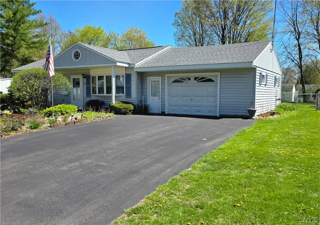 Homes for sale in Whitestown, NY | 18 Walnut Dr, Whitestown, NY 13492 | MLS# S1677406