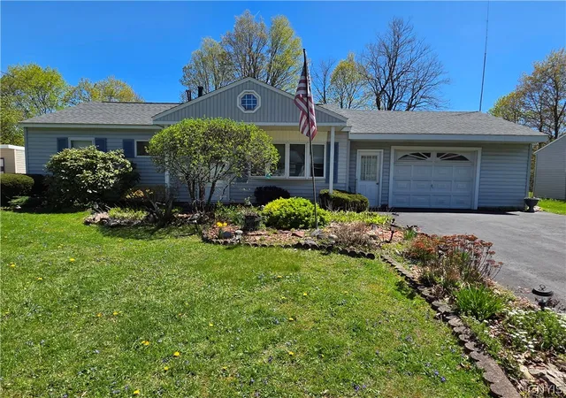 Homes for sale in Whitestown, NY | 18 Walnut Dr, Whitestown, NY 13492 | MLS# S1677406