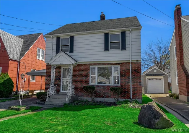 3rd image of 2947 Porter Rd, Niagara Falls, NY 14305 | MLS# B1677352