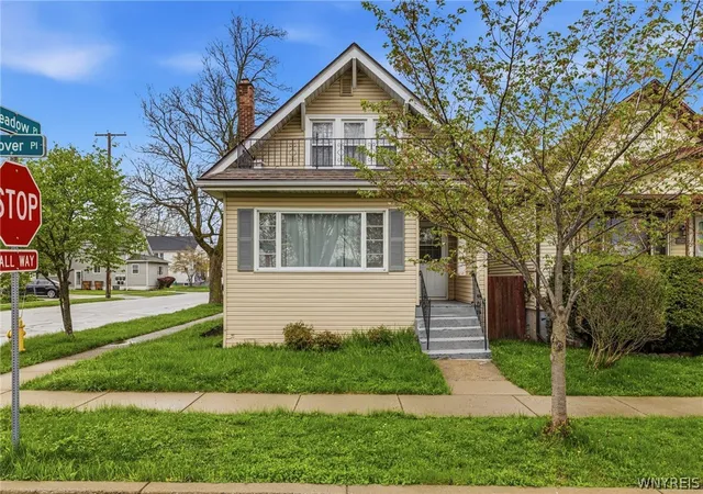Homes for sale in Cheektowaga, NY | 90 Clover Pl, Cheektowaga, NY 14225 | MLS# B1677446