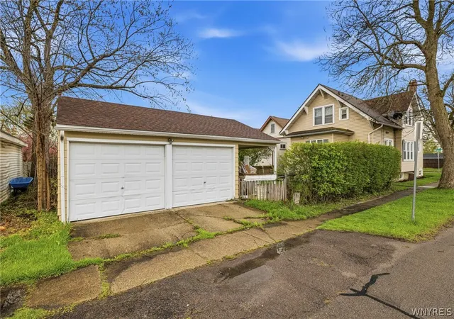 Homes for sale in Cheektowaga, NY | 90 Clover Pl, Cheektowaga, NY 14225 | MLS# B1677446