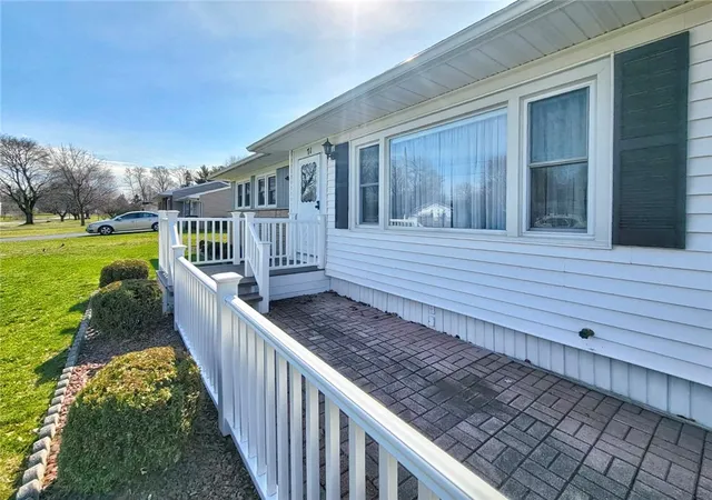 3rd image of 71 Fox Meadow Rd, Rochester, NY 14626 | MLS# R1677354