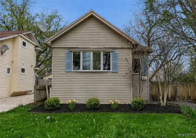 Homes for sale in West Seneca, NY | 79 Lind Ave, West Seneca, NY 14224 | MLS# B1677466