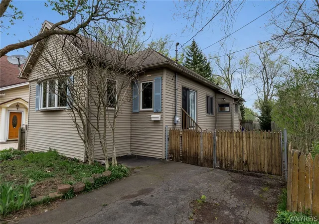 Homes for sale in West Seneca, NY | 79 Lind Ave, West Seneca, NY 14224 | MLS# B1677466