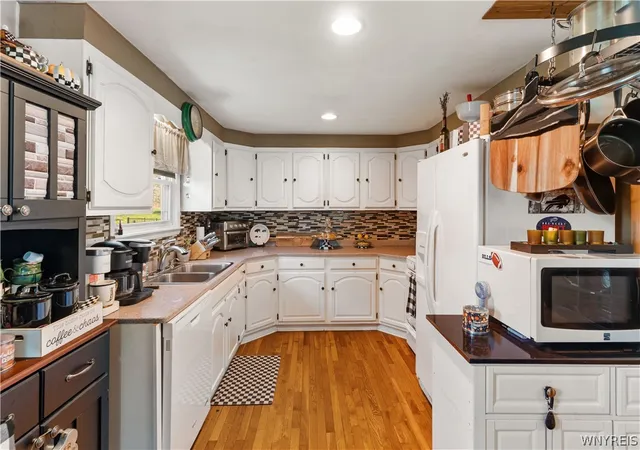 5th image of 71 Sunset Dr, Wheatfield, NY 14304 | MLS# B1677303