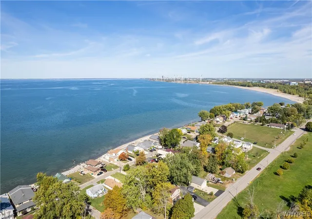 44th image of 143 Midshore Dr, Hamburg, NY 14075 | MLS# B1677325