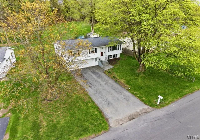Homes for sale in Camillus, NY | 303 Crestwood Dr, Camillus, NY 13031 | MLS# S1676781