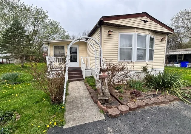 Homes for sale in Hopewell, NY | 213 Crabapple Dr, Hopewell, NY 14424 | MLS# R1677720