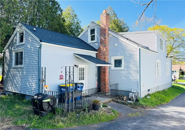 Photo 3 of Sale Pending at 115 Olmstead Pl, Syracuse, NY 13219 | MLS# R1677873 | Listing updated on 2026-06-07