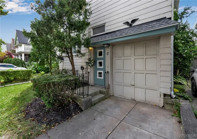 2nd image of 34 Saint James Pl, Buffalo, NY 14222 | MLS# B1676810